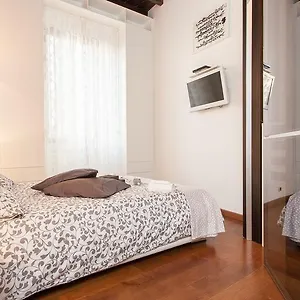  Apartment In Mial House